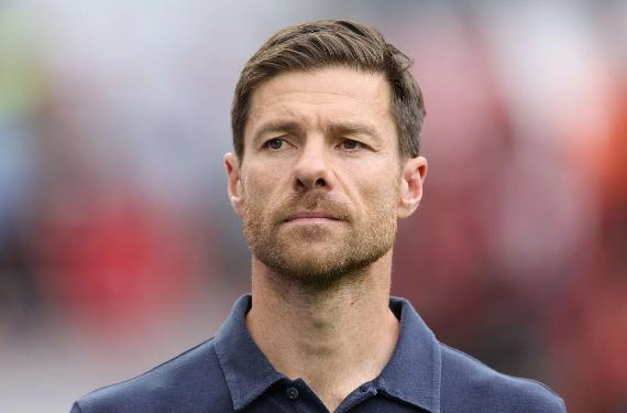 Hincapié puede esperar; el colombiano que Leverkusen quiere despedir: Xabi Alonso le da la espalda