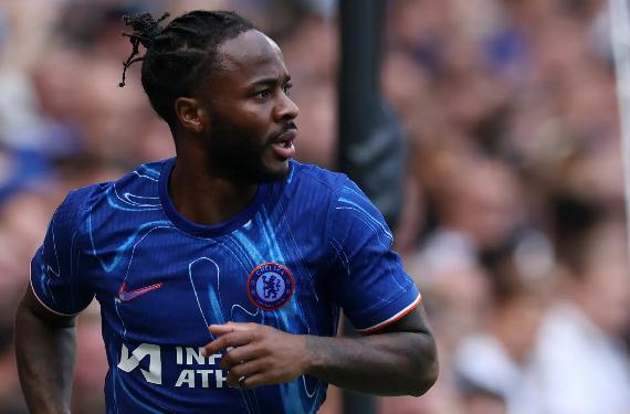 Sterling vive una pesadilla en Chelsea; fue marginado del grupo y no tiene dorsal ¿qué dijo Maresca?