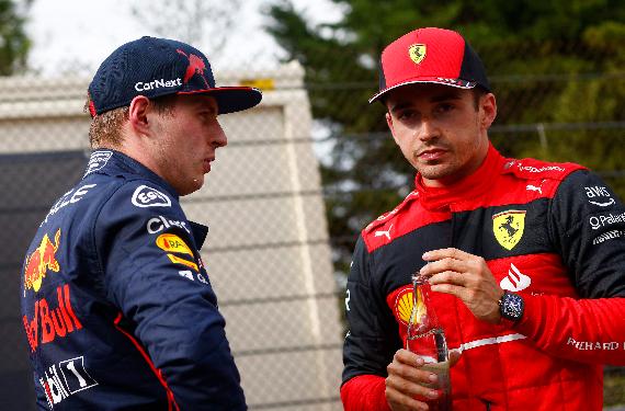 Max Verstappen se lo suplica a Leclerc y Sainz y se une a Ferrari para salvarse del ataque de Norris