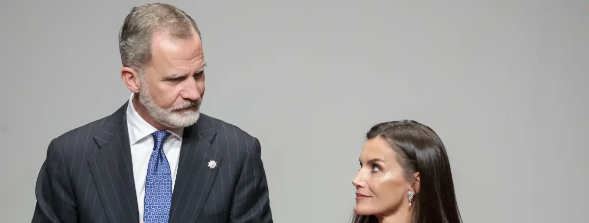 Felipe VI frena el divorcio y firma un acuerdo como el de sus padres con Letizia