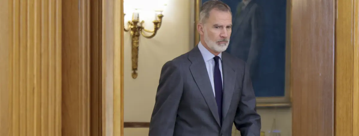 Felipe VI pone de patitas en la calle a cuatro aliados de Letizia