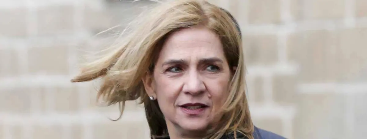 La infanta Cristina tiene citas en Barcelona escondida en una furgoneta con los cristales tintados