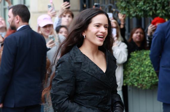 Rosalía juega con sus fans y revela su nuevo disco, en Halloween y con un anuncio inminente