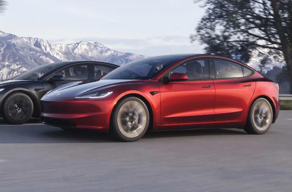 El Tesla Model 3 lidera un mercado de eléctricos que se da un batacazo en octubre, esto no levanta cabeza