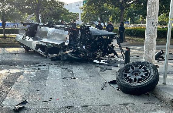 Lo mejor que se le ha ocurrido a Elon Musk tras este accidente de Tesla Cybertruck en Guadalajara es presumir