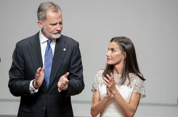 Felipe VI frena el divorcio y firma un acuerdo como el de sus padres con Letizia