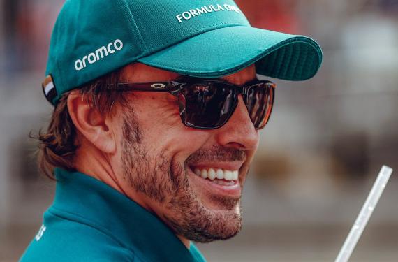 Aston Martín sorprende con una gran noticia y Fernando Alonso sonríe