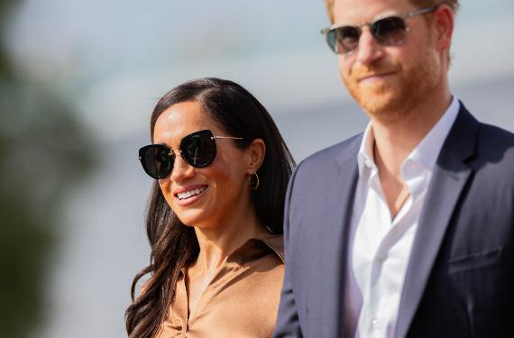 Carlos III ofreció tres mansiones y un sueldo millonario a Meghan Markle para que se divorciara de Harry