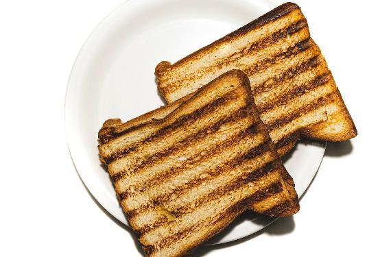 El peligro desconocido de comer tostadas en el desayuno