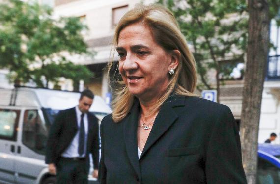 La infanta Cristina está siendo chantajeada con la doble vida de su hermano