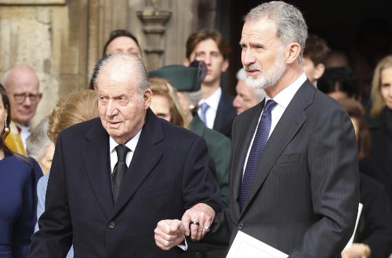 Juan Carlos I traslada su preocupación a empresarios y amigos por el verdadero estado de su hijo, Felipe VI