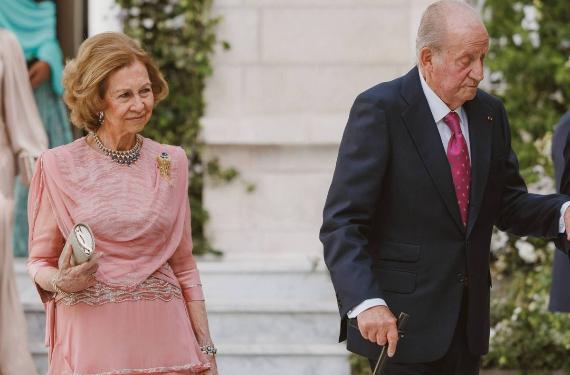 La reina Sofía la echó a la calle a medio vestir cuando la encontró en la cama con Juan Carlos I