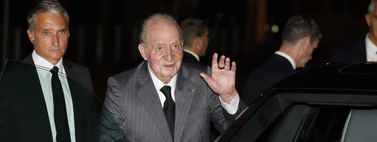 Juan Carlos I se ha estado acostando con una compañera de Letizia