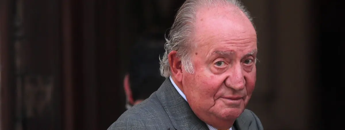 Juan Carlos I rociaba a sus amantes con la misma colonia que le traían de París