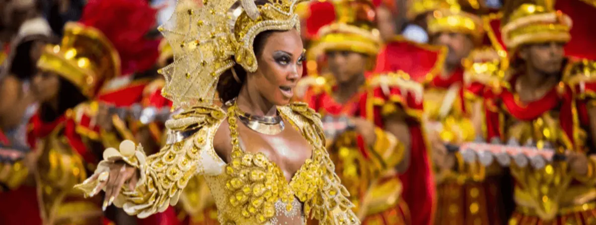 Chicas de Brasil enseñan desde dentro el desfase del carnaval de Rio de Janeiro