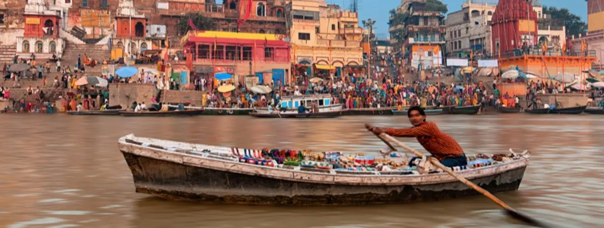 Varanasi, la ciudad sagrada de la India poblada por caníbales que comen cuerpos humanos