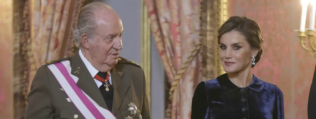 Juan Carlos I fue informado de las fiestas con excesos de Letizia en un piso de Madrid