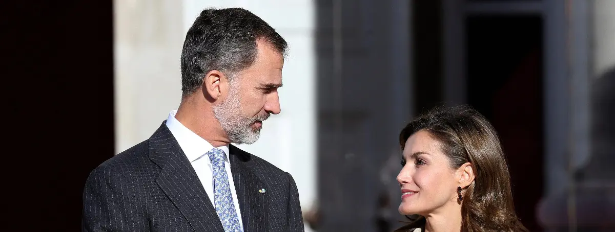 Los amigos de Felipe VI repudian a Letizia, no la quieren ver