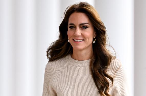 Kate Middleton confesó a Isabel II que tenía un romance secreto con Harry, a espaldas de Guillermo de Gales