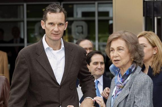 Iñaki Urdangarin se está viendo con la reina Sofía a escondidas