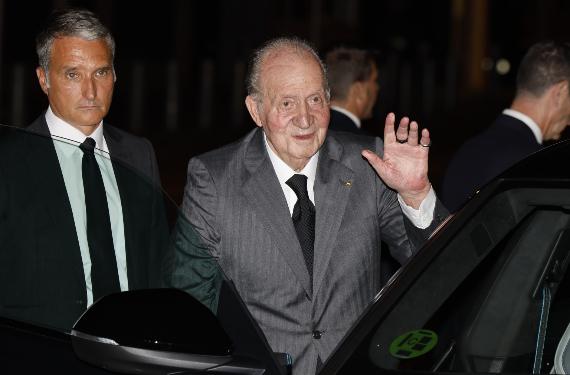 Juan Carlos I se ha estado acostando con una compañera de Letizia