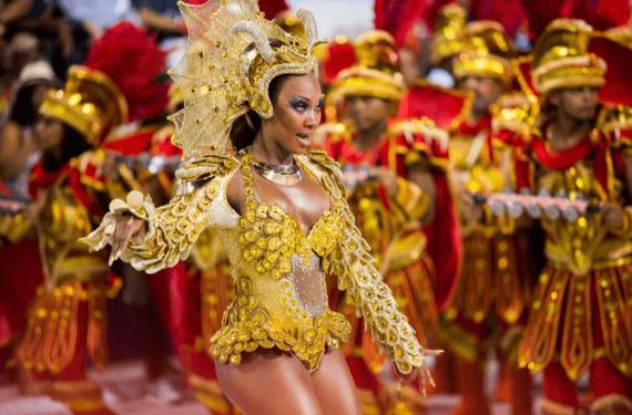 Chicas de Brasil enseñan desde dentro el desfase del carnaval de Rio de Janeiro