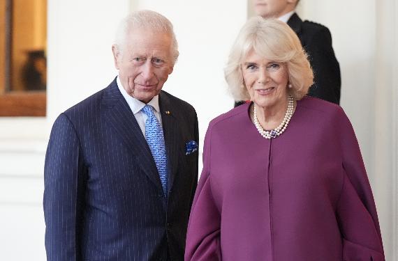 Carlos III ha amenazado con internar a Camilla Parker Bowles si no cesa en sus malas costumbres