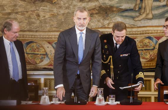 Felipe VI estrecha la relación con una millonaria de Madrid, pasa noches en su casa, el matrimonio está roto