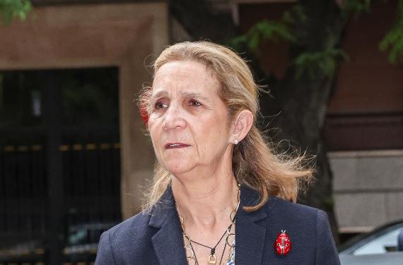 La infanta Elena recibe un fuerte tirón de orejas de su padre, Juan Carlos I