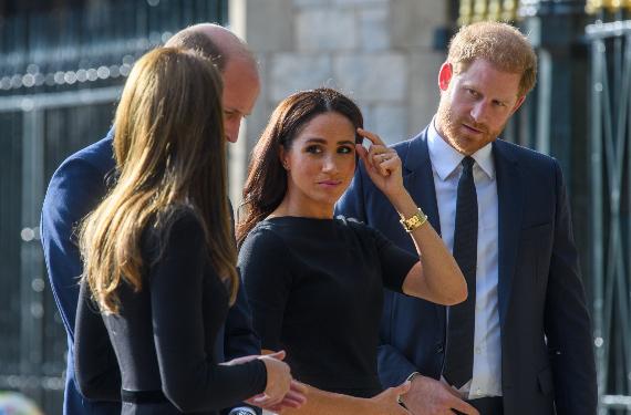 El Príncipe Harry habla por mensajes con Kate Middleton, a espaldas de Meghan Markle