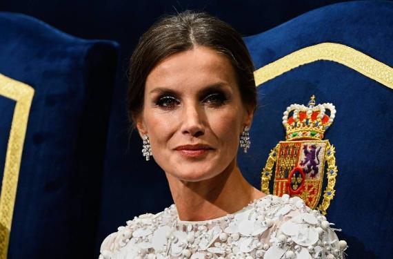 Letizia amenaza a sus amantes con hundir su vida si explican sus aventuras