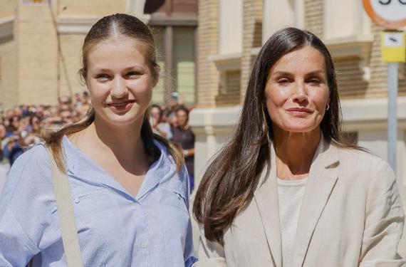 Leonor fuma desde que estudiaba en Gales, también la madre, Letizia, que se esconde en los lavabos