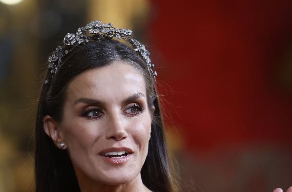 Zarzuela selecciona a dos relevos para Letizia que tomarán el mando en Casa Real