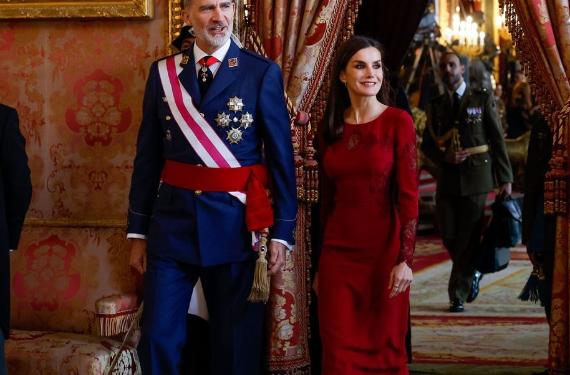 Zarzuela media a Letizia para soportar la presión