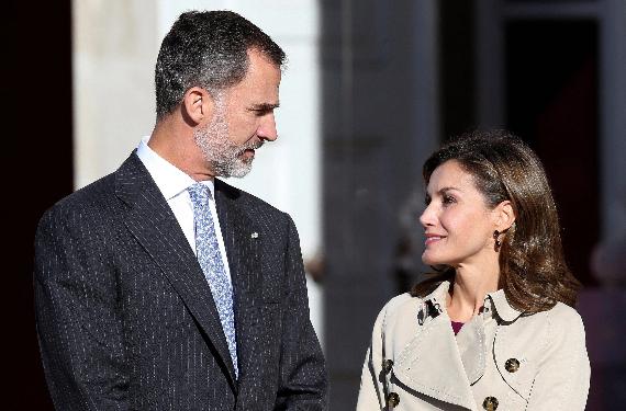 Los amigos de Felipe VI repudian a Letizia, no la quieren ver