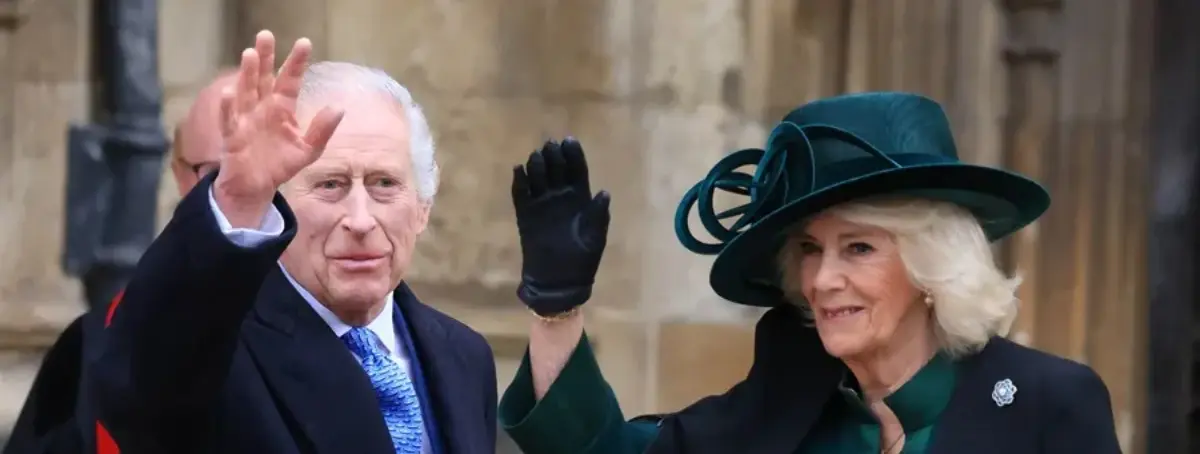 Carlos III ha amenazado con apartar a Camilla Parker Bowles si no se disculpa con sus hijos