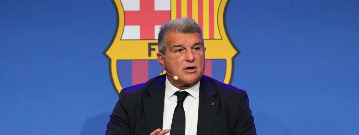 De besar el escudo del Real Madrid a ser ofrecido a Joan Laporta para ser el fichaje inmediato del Barça