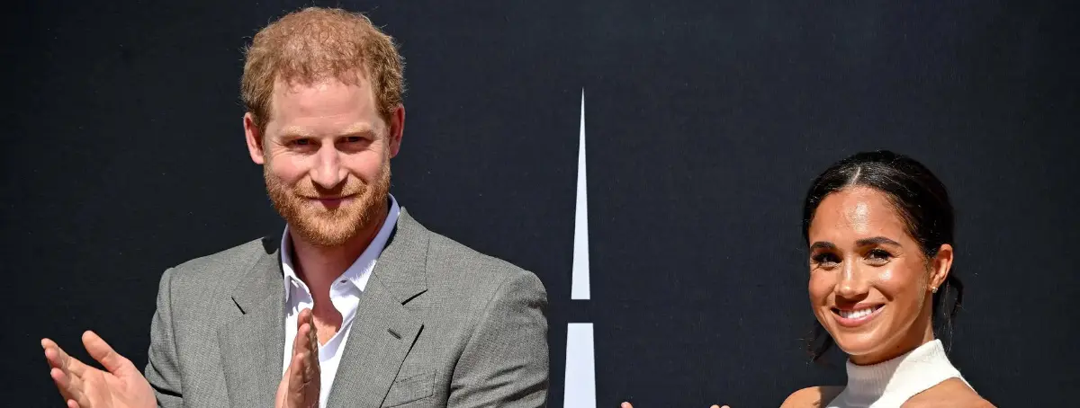 El Príncipe Harry ha pedido ayuda a Carlos III por culpa del tren de vida de Meghan Markle