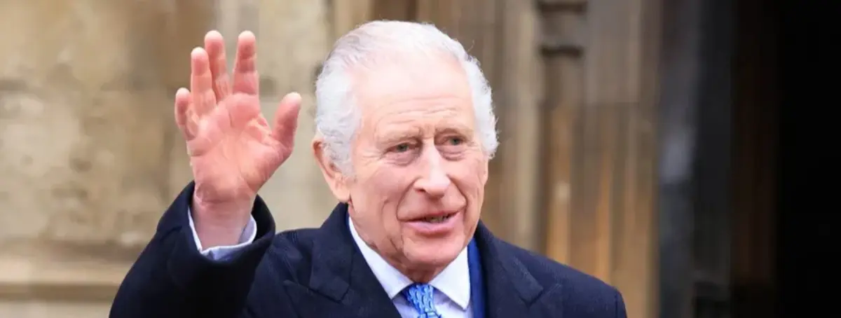 Los médicos de Buckingham han pedido a Carlos III que deje el cargo, por su grave situación