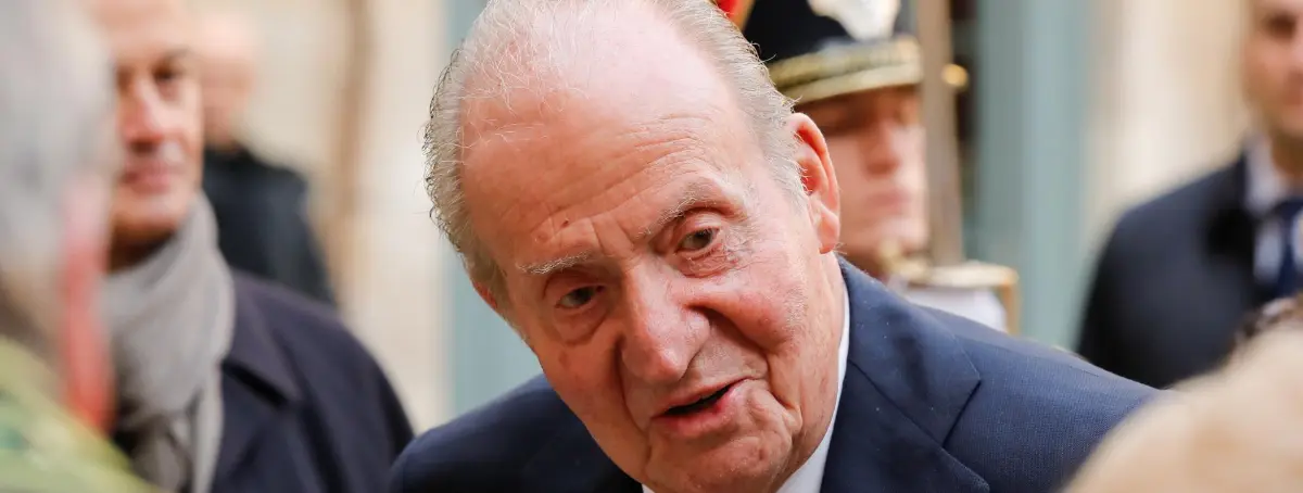 Juan Carlos I desobedece a su hijo y reserva un vuelo privado con destino Madrid