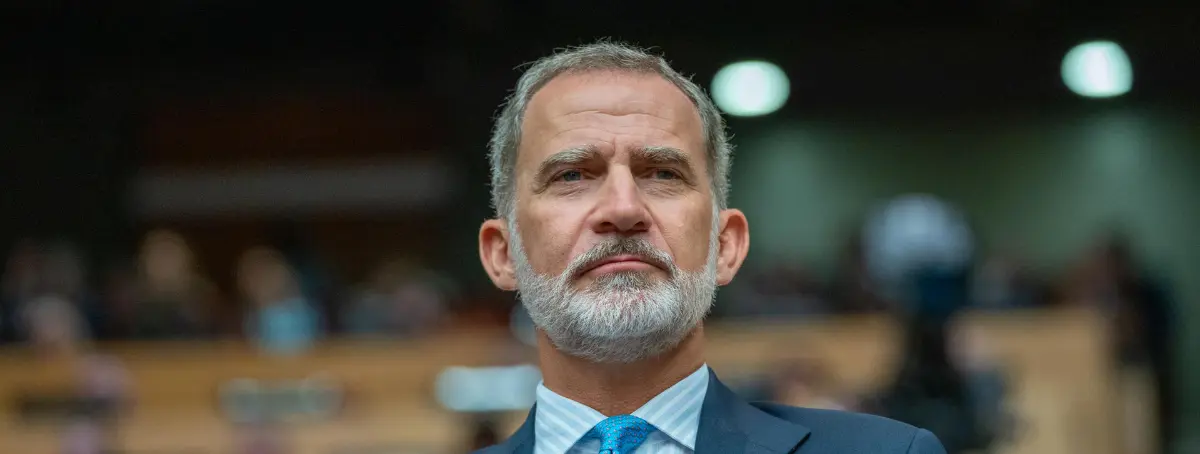 Felipe VI pide favores para que desaparezca de España con un contrato de seis cifras