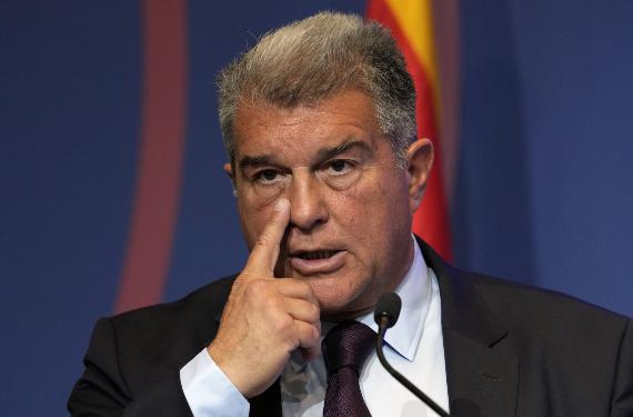 Joan Laporta, en una decisión nunca vista, coloca a cinco jugadores del Barça en el mercado de enero