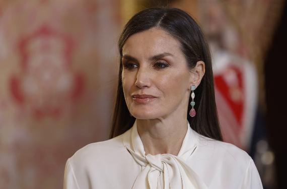 Letizia prohibió a la reina Sofía ver a las niñas porque era el topo