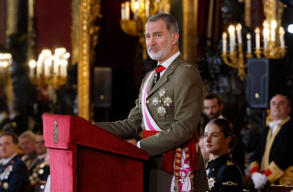 Felipe VI recupera el palacio de las fiestas con señoritas de pago